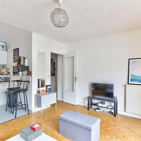 Appartamento Nice Studio In The 19th Arrondissement Of *